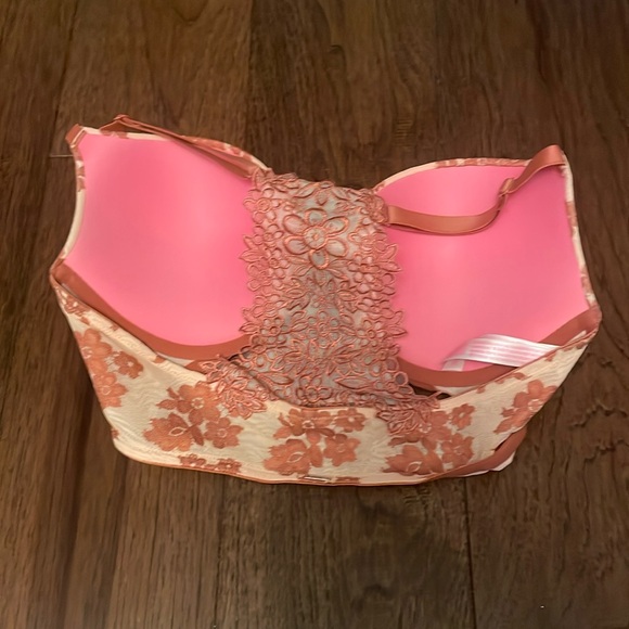 Floral Lace Bra with front clasp - Picture 3 of 6